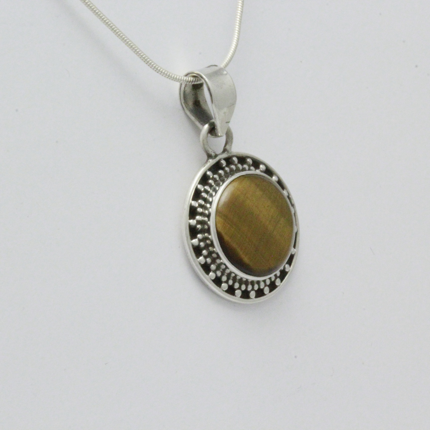 Collier Ethnique Plaqué Argent Avec Pierre Œil De Tigre Ovale - Longueur 46-50 Cm - Neuf Sans Emballage